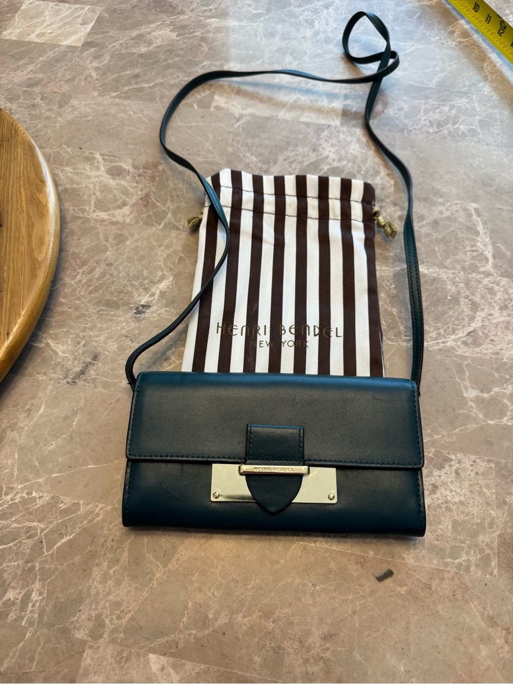 Henri Bendel Crossbody wallet